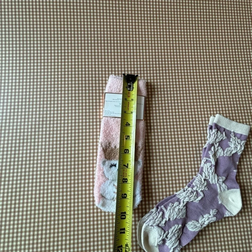 Bath & Body works lounge socks + unbranded socks.‎ One size. NEW